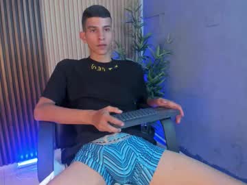 See Aaron_whitee online Now @ roxpoxy.com