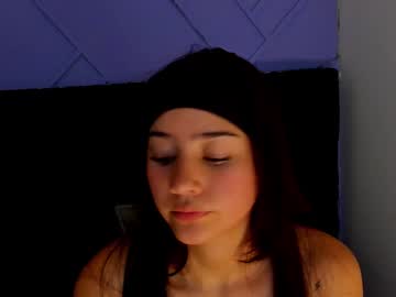 See Alejita699 online Now @ roxpoxy.com