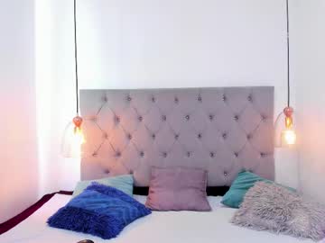 See Alexa_fox669 online Now @ roxpoxy.com