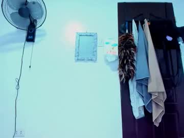 See Alexarobins online Now @ roxpoxy.com