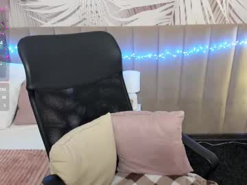 See Alli_zi online Now @ roxpoxy.com