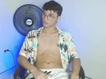 See Andrew_dann online Now @ roxpoxy.com