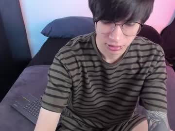 See Andy_bankai online Now @ roxpoxy.com