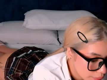 See Angelinhaa online Now @ roxpoxy.com