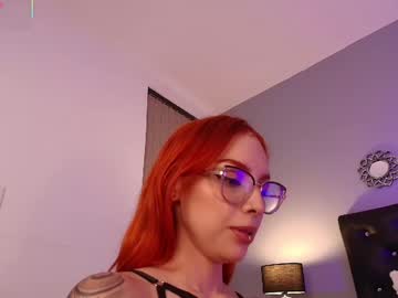 See Arannamartinez online Now @ roxpoxy.com