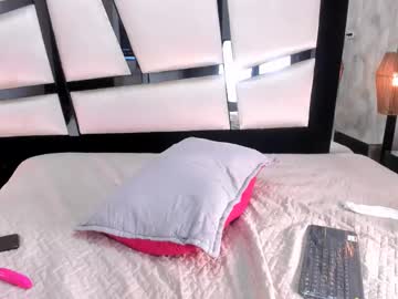 See Ariannarussell1 online Now @ roxpoxy.com
