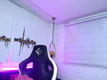 See Ary_hanna online Now @ roxpoxy.com