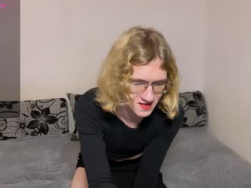 See Avery_adam online Now @ roxpoxy.com