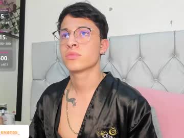 See Axel_evanss online Now @ roxpoxy.com