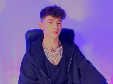 See Axel_inkshade online Now @ roxpoxy.com