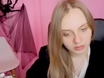 See Bella_swonn_ online Now @ roxpoxy.com