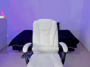 See Charlotte_jones21 online Now @ roxpoxy.com