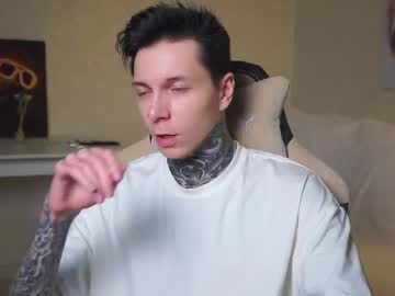 See Chillguy2k online Now @ roxpoxy.com