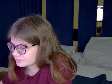 See Chloehalses online Now @ roxpoxy.com