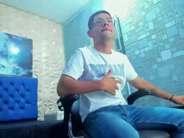 See Christopergiraldo online Now @ roxpoxy.com