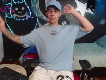 See Colombiano_o online Now @ roxpoxy.com