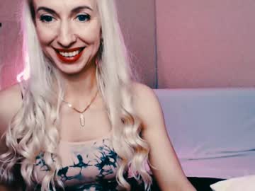 See Cute_smile_shy online Now @ roxpoxy.com