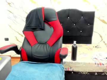 See Danel_2525 online Now @ roxpoxy.com