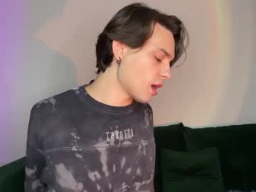 See Danieltuckerr online Now @ roxpoxy.com