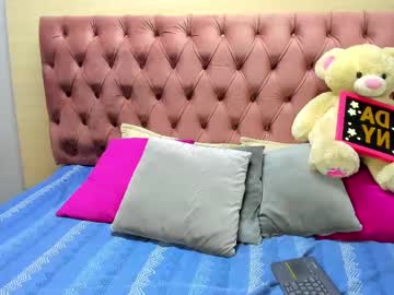 See Daniibelluci online Now @ roxpoxy.com