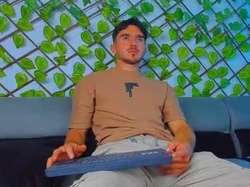 See Danteeblake online Now @ roxpoxy.com