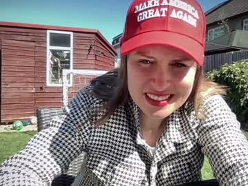 See Eatmypie69 online Now @ roxpoxy.com