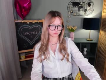 See Elliup online Now @ roxpoxy.com