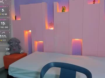 See Emilywilliis online Now @ roxpoxy.com