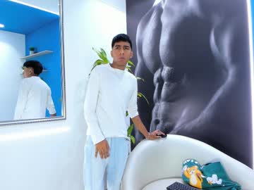 See Ender_h0t online Now @ roxpoxy.com