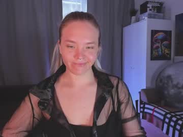 See Evelinadarling online Now @ roxpoxy.com