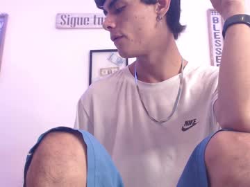 See Harrythomson1 online Now @ roxpoxy.com