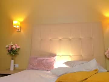 See Hollyylee online Now @ roxpoxy.com