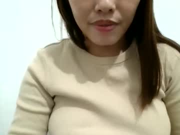 See Hotchick2099 online Now @ roxpoxy.com