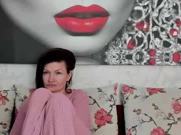 See Illegalbeauty87 online Now @ roxpoxy.com