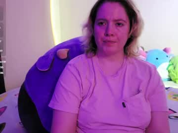 See Internetfairy_xo online Now @ roxpoxy.com