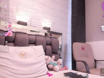 See Jade_heartt online Now @ roxpoxy.com