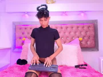 See Jonas_hiill online Now @ roxpoxy.com