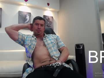See Juank_fit45 online Now @ roxpoxy.com