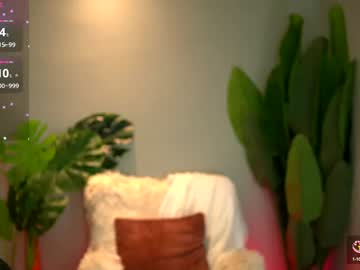 See Juliarichard online Now @ roxpoxy.com