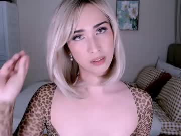 See Juliarichards online Now @ roxpoxy.com