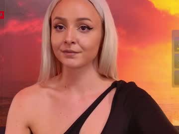 See Julliamilerrr online Now @ roxpoxy.com