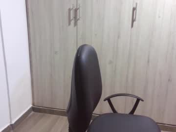 See Kawit1 online Now @ roxpoxy.com