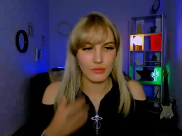 See Khloebeauty online Now @ roxpoxy.com