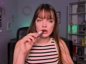 See Kiki_swan online Now @ roxpoxy.com