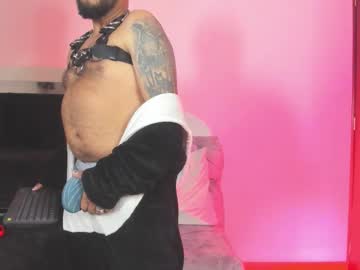 See King_bear_25 online Now @ roxpoxy.com