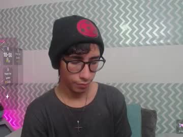 See Kingdanny_8 online Now @ roxpoxy.com