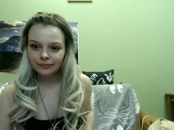 See Kira_zx online Now @ roxpoxy.com