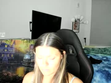 See Kitsuneserina77 online Now @ roxpoxy.com
