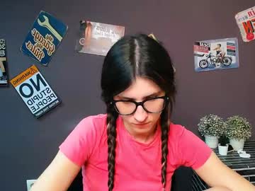 See Lauradre_ online Now @ roxpoxy.com