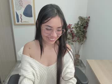 See Lauryn_chills online Now @ roxpoxy.com